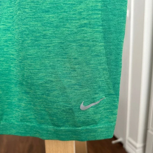Nike Dir-Fit racerback tank top - Picture 4 of 6